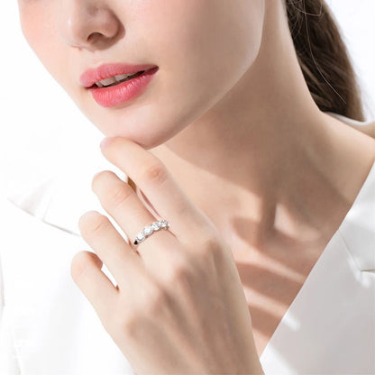 Shake Voice Live Instagram Niche Design Moissanite Ring Women's Light Luxury Joker S925 Sterling Silver Row Ring Tail Ring Wholesale